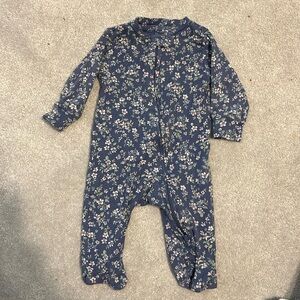 Little Planet Sleep and Play size 3months